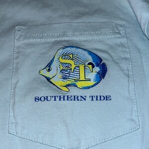 Southern Tide Light Blue Pocket Tee with Fish Design Like New